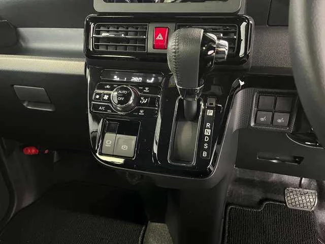 Daihatsu Tanto Custom 2023 — миниатюра 4