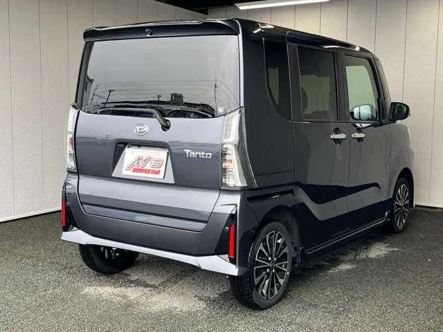 Daihatsu Tanto Custom 2023 — миниатюра 5