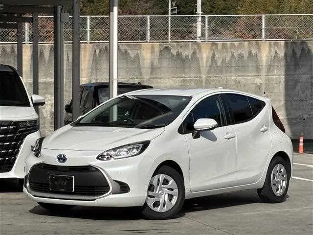 Toyota AQUA 2024 — фото 1, купить с доставкой в Москву