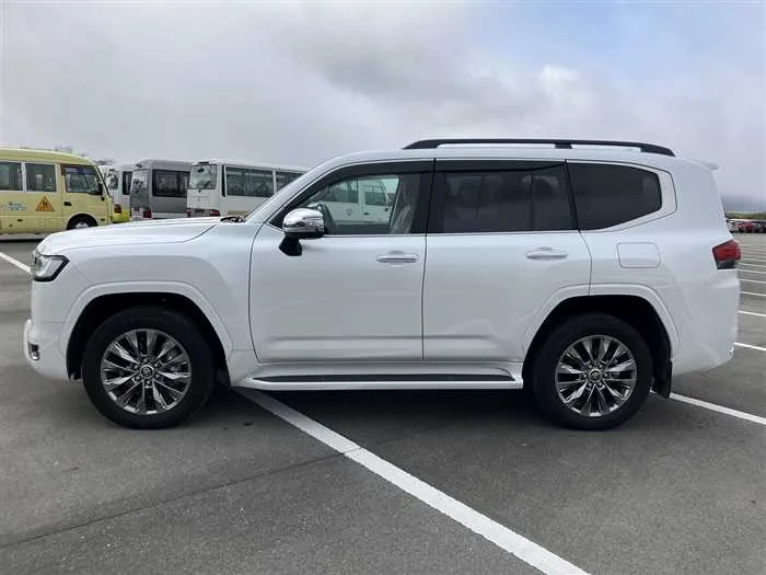 Toyota Land Cruiser ZX 2024 — миниатюра 2