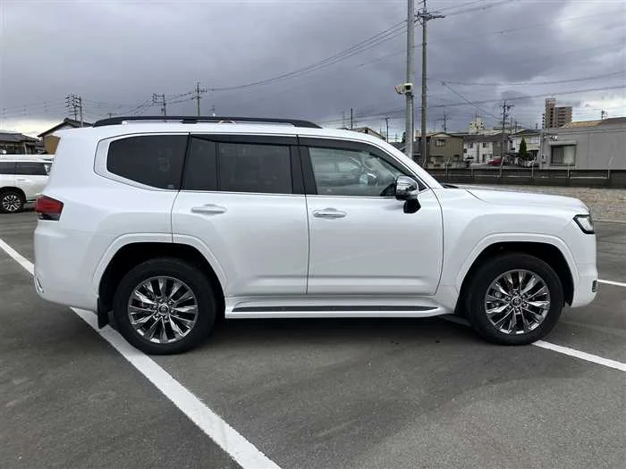 Toyota Land Cruiser ZX 2024 — миниатюра 3