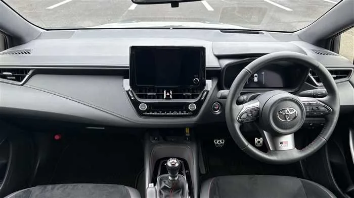 Toyota Corolla Sedan RZ 2024 — миниатюра 5