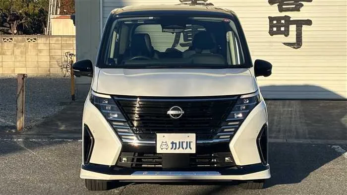 Nissan Serena e-power 2023 — миниатюра 2