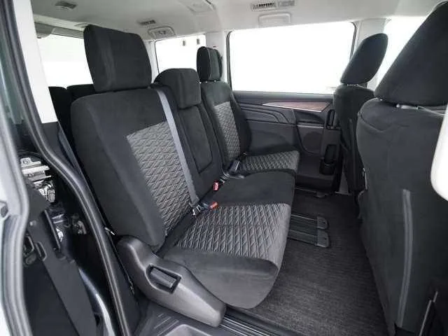 Mitsubishi Delica D:5 2024 — миниатюра 4