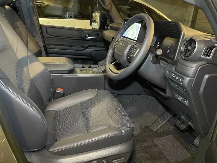 Toyota Land Cruiser VX Petrol 2024 — миниатюра 3