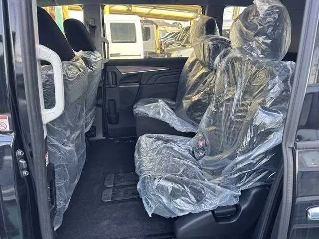Mitsubishi Delica D:5 2024 — миниатюра 3