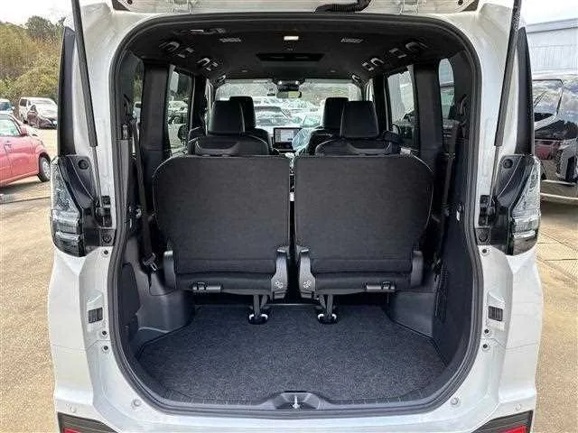 Toyota Voxy 2024 — миниатюра 3