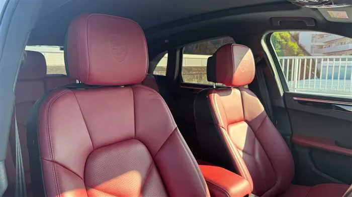 Porsche Macan T 2023 — миниатюра 5