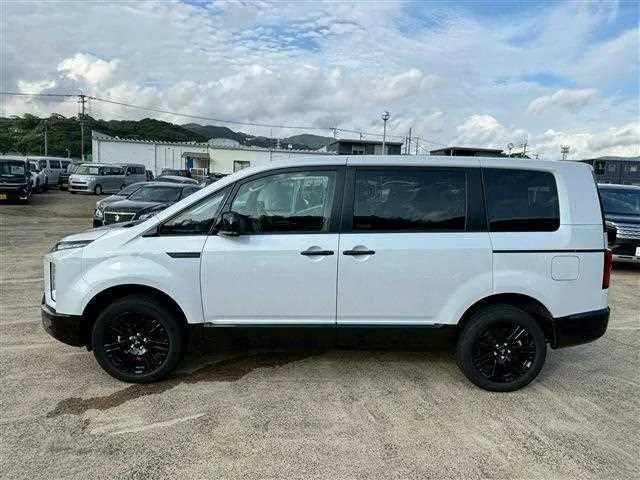 Mitsubishi Delica D:5 2025 — миниатюра 4