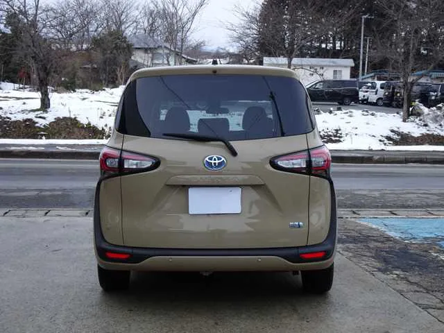 Toyota Sienta 2022 — миниатюра 3
