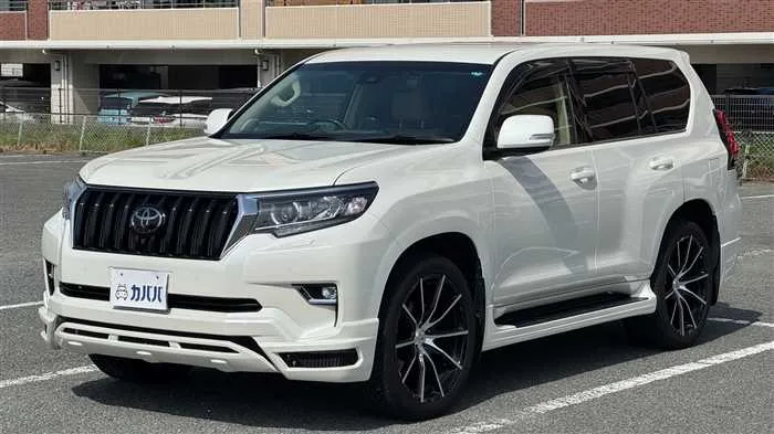 Toyota Land Cruiser Prado 2.7TX L 2022 — фото 1, купить с доставкой в Москву