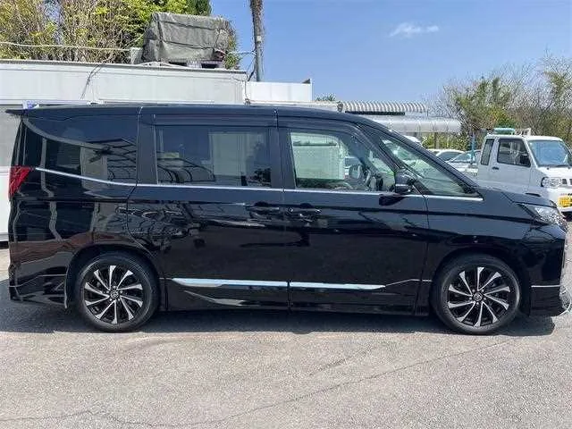 Toyota Noah 2022 — миниатюра 5