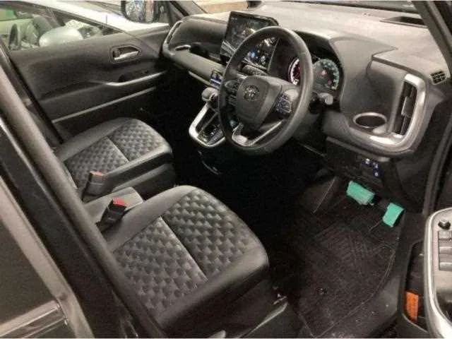 Toyota Voxy 2024 — миниатюра 3