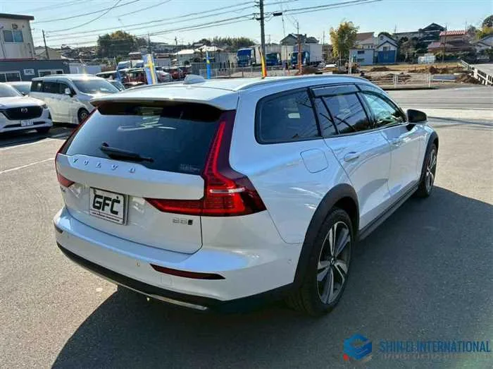 Volvo V60 Cross Country Altimate B5 AWD/Panoramic Sunroof 2023 — миниатюра 2