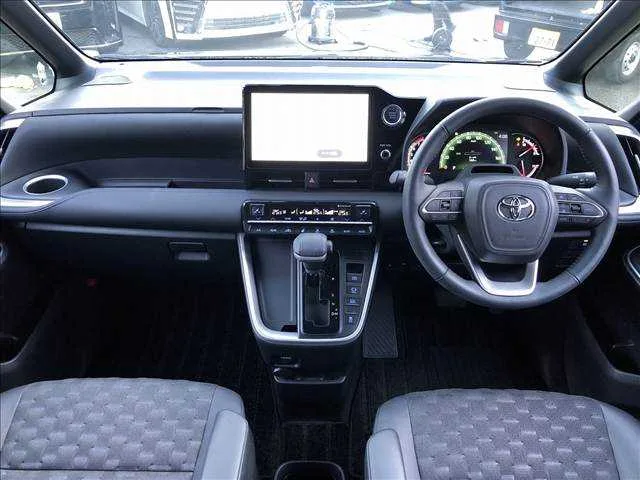 Toyota Voxy S-Z 2022 — миниатюра 2