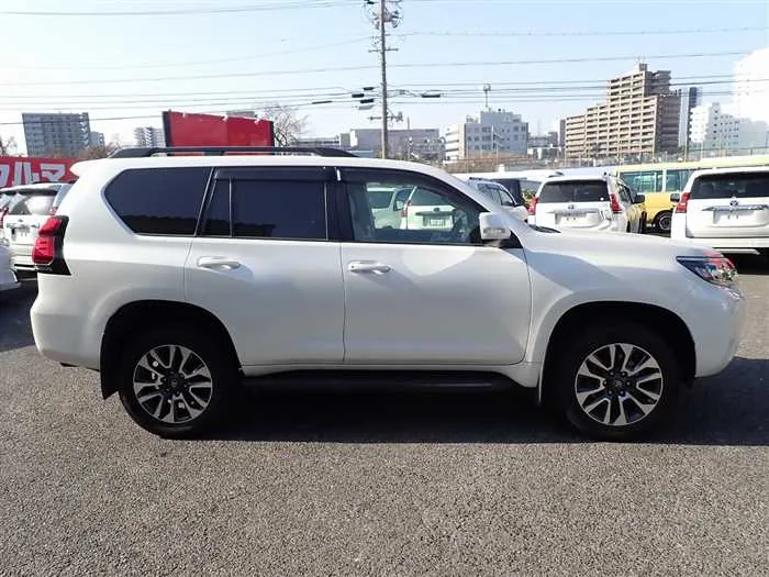 Toyota Land Cruiser Prado TX-L 2022 — миниатюра 3