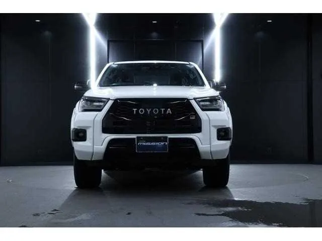 Toyota Hilux 2023 — фото 1, купить с доставкой в Москву