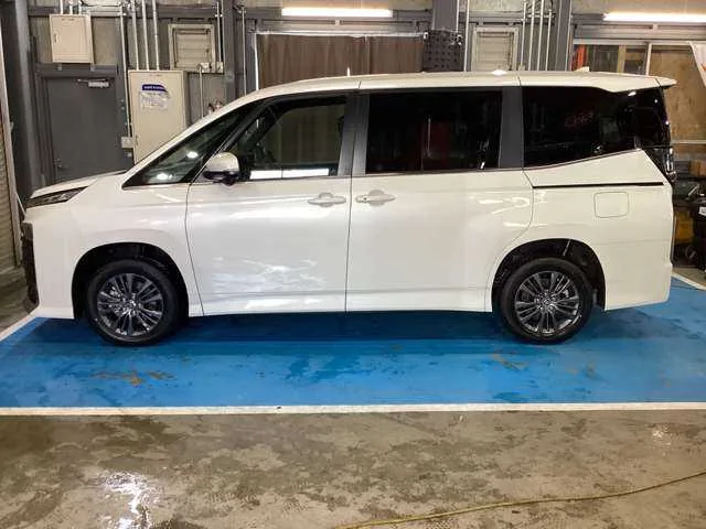 Toyota Voxy 2024 — миниатюра 4