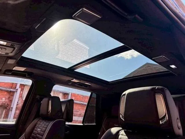 Cadillac Escalade 2023 — миниатюра 2