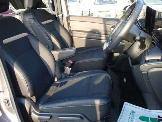 Nissan Serena 2023 — миниатюра 3