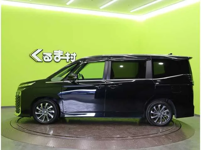 Toyota Voxy 2023 — миниатюра 2