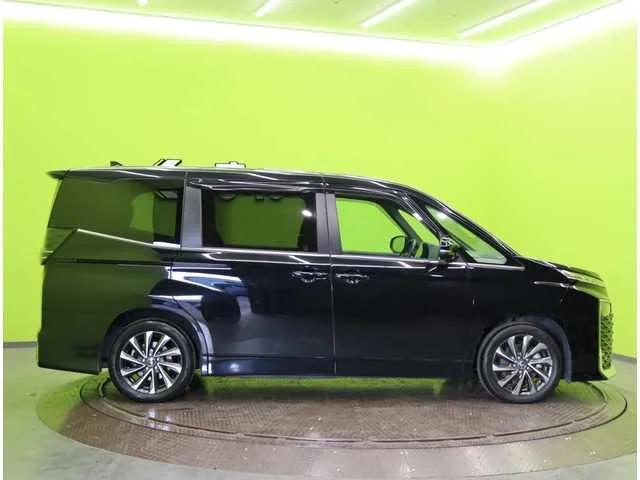 Toyota Voxy 2023 — миниатюра 3