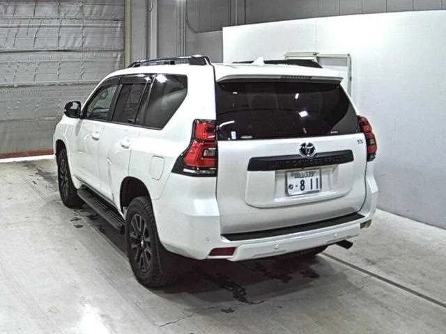 Toyota Land Cruiser Prado 2023 — миниатюра 2