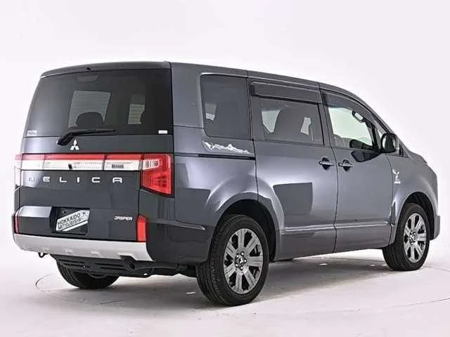 Mitsubishi Delica D:5 2023 — миниатюра 2