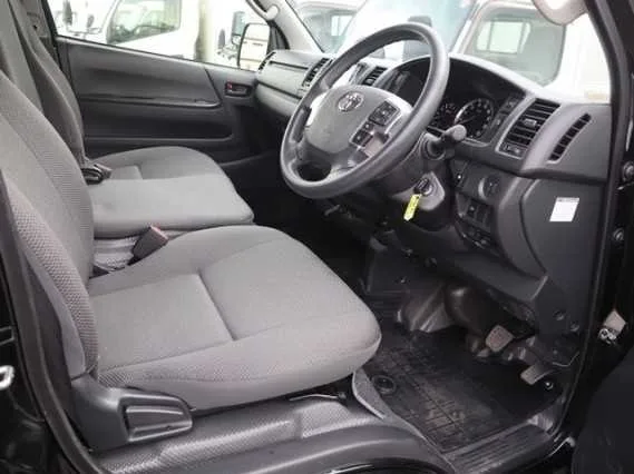 Toyota Hiace Van 2023 — миниатюра 3