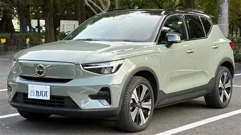 Volvo XC40 2023 купить в Москве