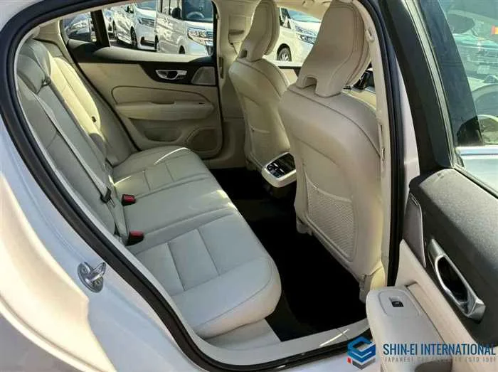 Volvo S60 Ultimate B4/Panoramic SR 2024 — миниатюра 3