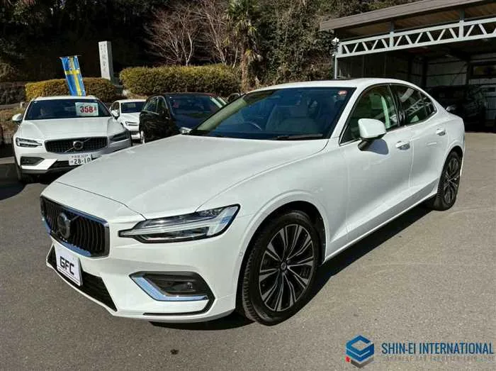 Volvo S60 Ultimate B4/Panoramic SR 2024 — фото 1, купить с доставкой в Москву