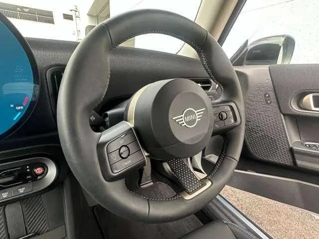 BMW MINI 2024 — миниатюра 3