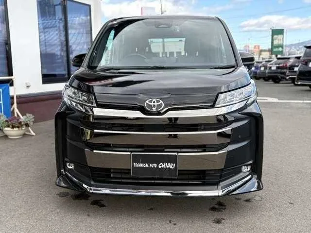 Toyota Noah 2023 — миниатюра 2