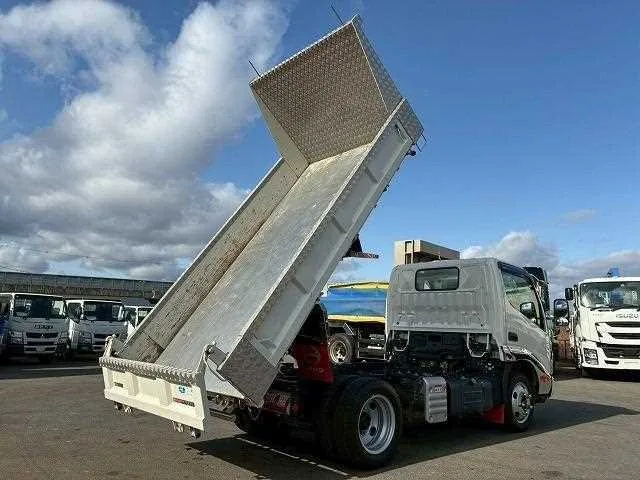 Hino Dutro 2023 — миниатюра 3