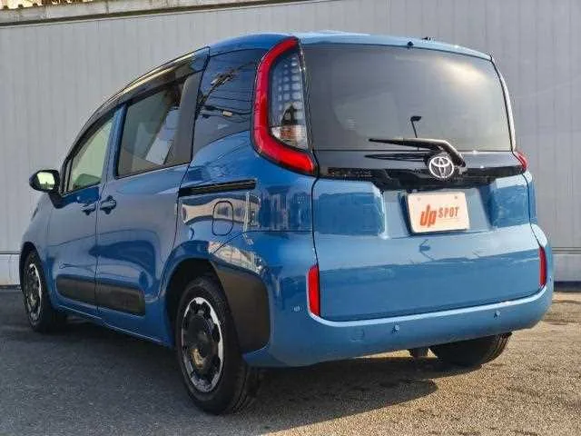 Toyota Sienta 2022 — миниатюра 2
