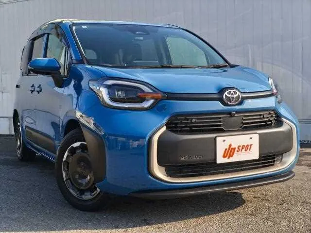 Toyota Sienta 2022 — фото 1, купить с доставкой в Москву