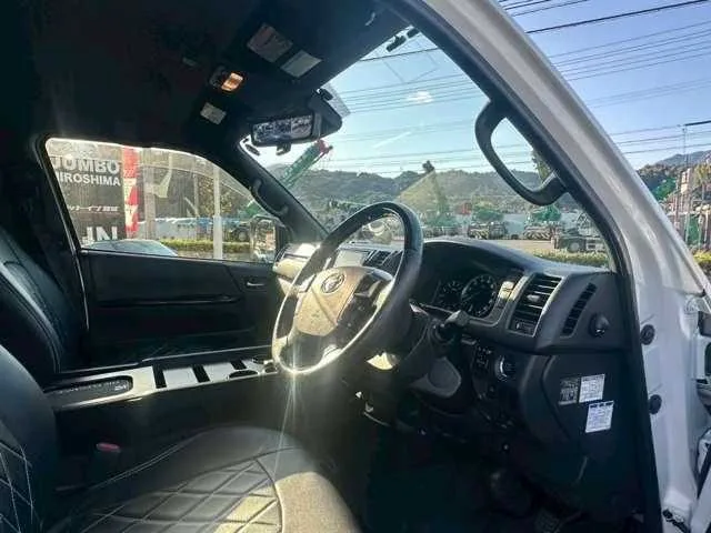 Toyota Hiace Van 2022 — миниатюра 3