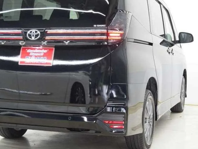 Toyota Voxy 2022 — миниатюра 3