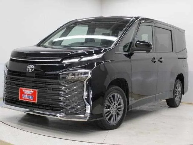 Toyota Voxy 2022 — фото 1, купить с доставкой в Москву