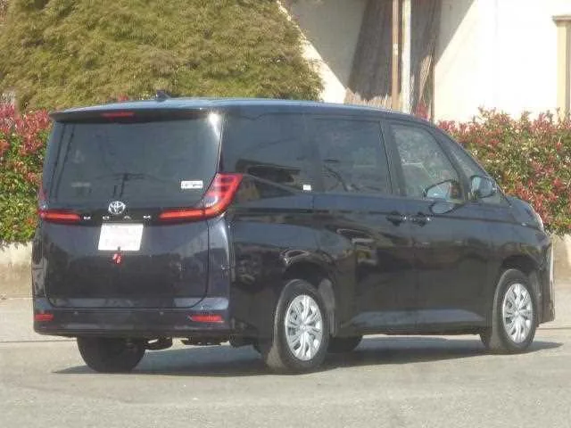 Toyota Noah 2022 — миниатюра 2