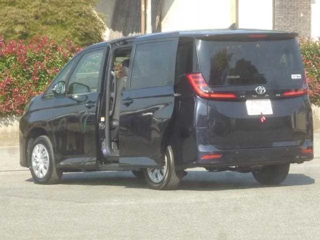 Toyota Noah 2022 — миниатюра 3