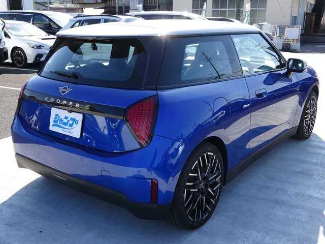 Rover Mini CooperSE 3 2024 — миниатюра 3