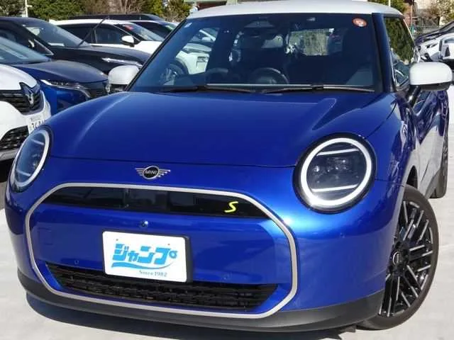 Rover Mini CooperSE 3 2024 — фото 1, купить с доставкой в Москву