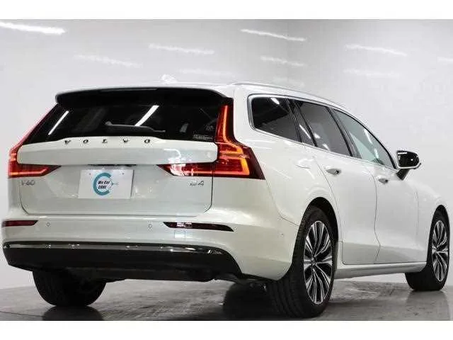 Volvo V60 2022 — миниатюра 2