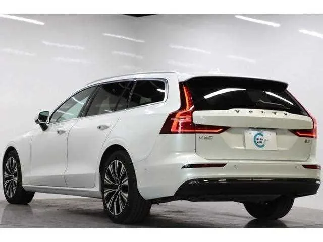 Volvo V60 2022 — миниатюра 3