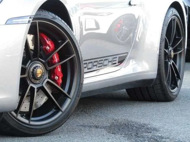 Porsche 911 GTS 2022 — миниатюра 5