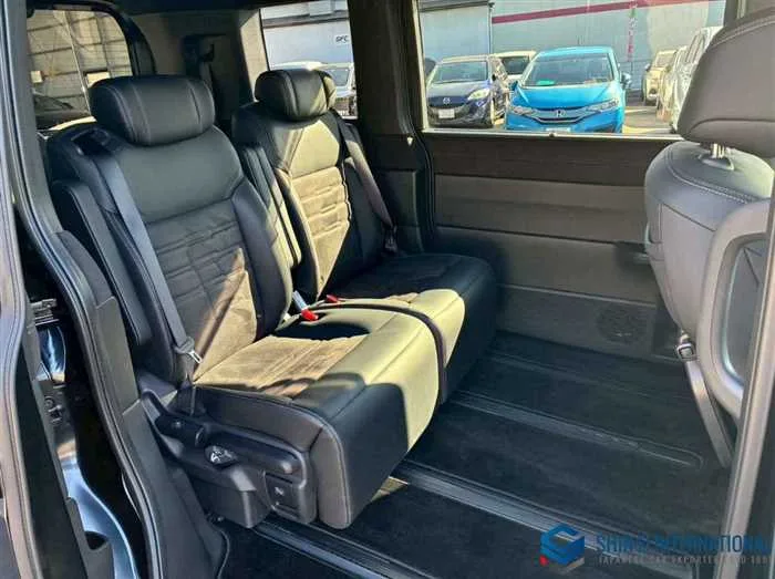 Honda Step WGN 2.0e HEV Spada Premium Line 2022 — миниатюра 3