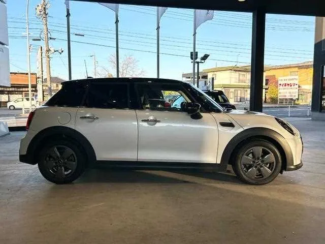 BMW MINI 2023 — миниатюра 4