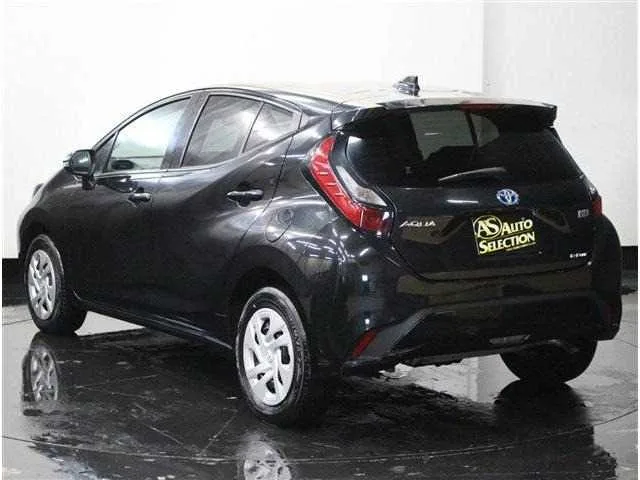 Toyota AQUA 2023 — миниатюра 4